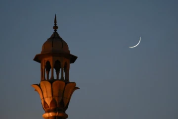 வானில் பிறை தென்படாததால் தமிழகத்தில் வெள்ளிக்கிழமை முதல் ரமலான் நோன்பு கடைப்பிடிப்பு..!