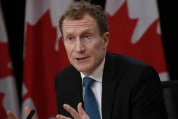 தற்காலிக குடியிருப்பு அனுமதி எண்ணிக்கையைக் குறைக்க கனடா திட்டம்