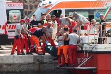 இலங்கையர்கள் உள்ளிட்டவர்களுடன் பிரித்தானியா நோக்கி சென்ற படகு கடலில் மூழ்கியது - ஒருவர் மரணம்