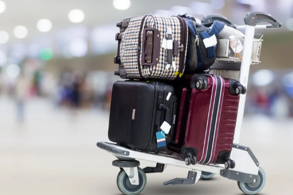 ஆணும் பெண்ணும் விமானநிலையத்தில் கைது | Man And Woman Arrested At Airport