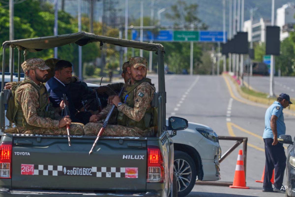 முற்றுகையைக் கடக்க முயற்சி... ஈரானியக் கப்பல் ஒன்றை அதிரடியாகக் கைப்பற்றிய அமெரிக்கா | Us Forcibly Seized Iran Ship