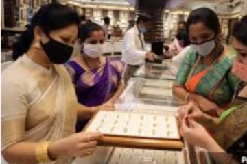 தங்கத்தின் விலை குறைந்து வருவதால் இல்லத்தரசிகள் மகிழ்ச்சி..!