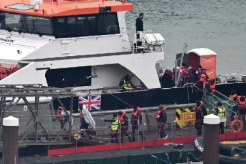 கடும் குளிர்... ஆங்கில கால்வாயை கடக்க முயன்ற புலம்பெர்ந்தோர் குழு சடலமாக மீட்பு... ஒருவர் கவலைக்கிடம்