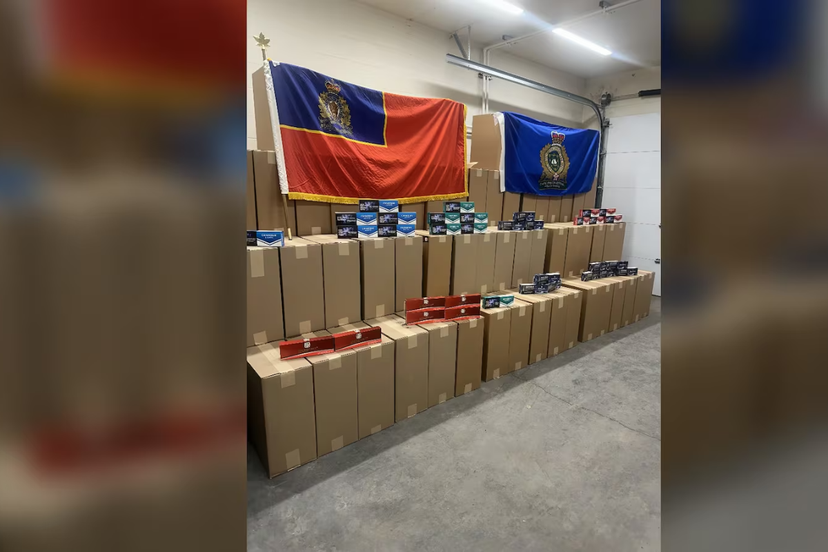 கனடாவில் வாகனமொன்றில் 16 இலட்சம் சட்டவிரோத சிகரெட்டுகள் மீட்பு | Woman Arrested After Over 1M Illegal Cigarette