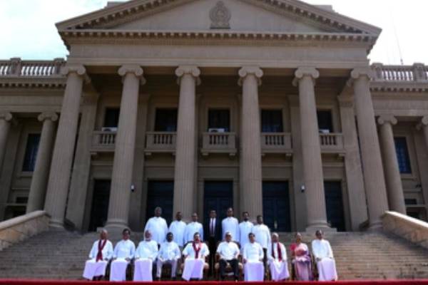 மகிந்த ராஜபக்சவின் கீழ் பணியாற்றிய அதிகாரிகளுக்கு ஆபத்து! பெரும் செல்வந்தர்களானது எப்படி.. | Danger For Officers Who Served Under Mahinda