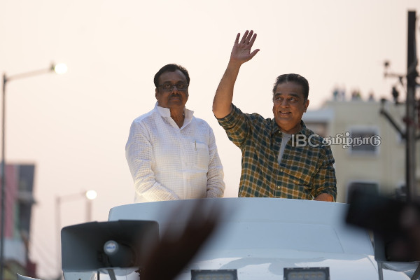 என்னை தடுமாற வைத்து சிரித்தார் அம்மையார் - உடனே கலைஞர் பயப்படாதே என்றார்...கமல் பரபரப்பு பேச்சு | Jayalalithaa Laughed Making Me Stumble Kamal என்னை தடுமாற வைத்து சிரித்தார் அம்மையார் - உடனே கலைஞர் பயப்படாதே என்றார்...கமல் பரபரப்பு பேச்சு | Jayalalithaa Laughed Making Me Stumble Kamal