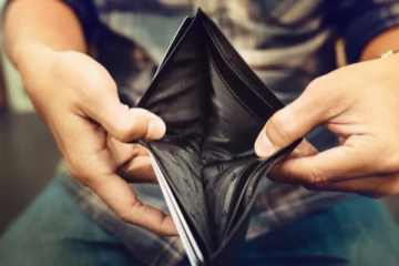 அடுத்த ஒரு மாதம்  இந்த ராசிக்காரங்க பணப் பிரச்சனையால் தலைய பிச்சிக்கிற போறாங்க