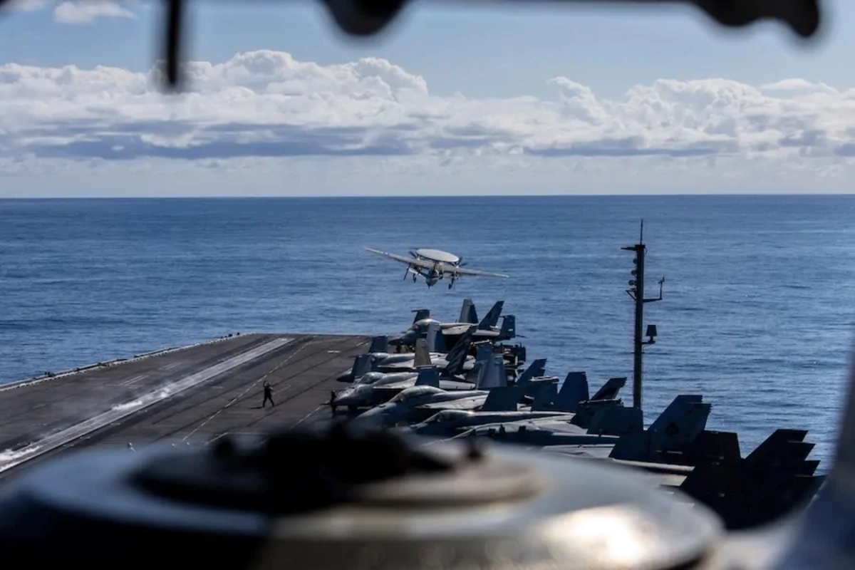 ஈரானுக்கு மிக நெருக்கமாக USS Abraham Lincoln! மத்திய கிழக்கில் அமெரிக்க கடற்படையின் நகர்வு | Movements Of Us War Ships In The Middle East