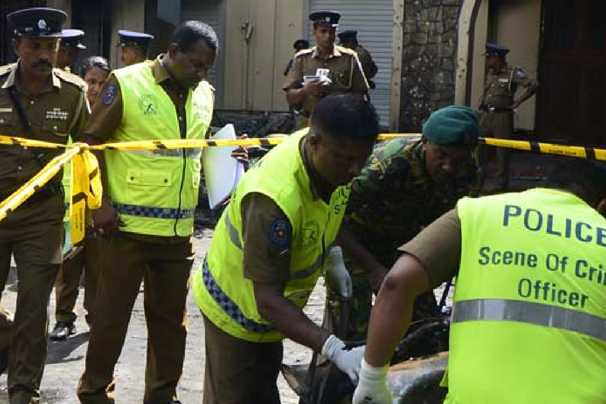 வவுனியாவில் கிணற்றிலிருந்து ஆண் ஒருவரின் சடலம் மீட்பு | Man S Death Body Recovered From Well In Vavuniya