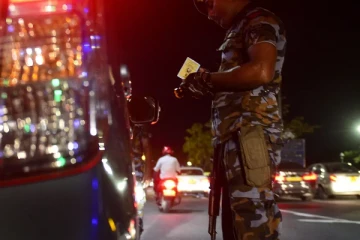 இரவில் சோதனையில் ஈடுபட்ட பொலிஸாருக்கு ஹெப் வாகனத்தில் காத்திருந்த அதிர்ச்சி!