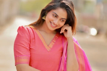 ஹோம்லி லுக்கில் நடிகை ஷிவானி நாராயணன்.. அழகிய புகைப்படங்கள்