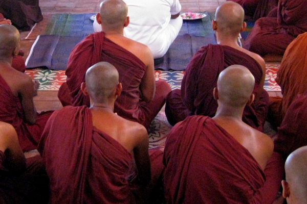 தீவிரவாதி சஹாரானை பின்பற்றும் பிக்குகள்! | Bhikkhus Following The Terrorist Saharan