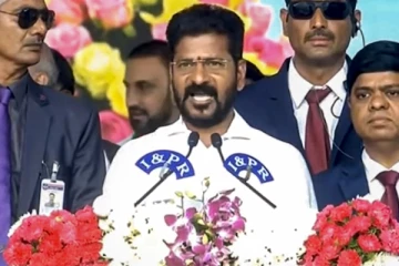 தெலுங்கானா முதலமைச்சராக பதவியேற்றார் ரேவந்த் ரெட்டி!