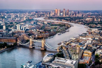 இங்கிலாந்தில் பருவ நிலை மாற்றத்தால் வறண்ட நதி!