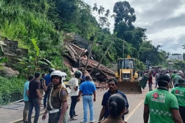 கடுகன்னாவை மண்சரிவில் சிக்கி பல்கலை விரிவுரையாளர் பலி
