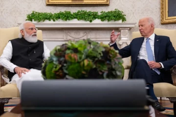 ரஷ்யாவிடம் ஆயுதம் வாங்கும் இந்தியா! - பொருளாதார தடை விதிக்க அமெரிக்கா திட்டம்