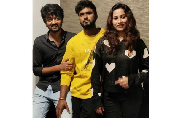 டைட்டிலை வென்று வெளியே வந்ததும் ராஜூ யாரை சந்தித்தார் தெரியுமா? லீக்கான புகைப்படம்.... மகிழ்ச்சியில் ரசிகர்கள் | Raju Mohan Meet Ameer Family Articlecontent