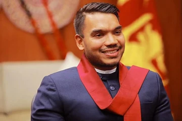 ஜனாதிபதி வேட்பாளராக கட்டுப்பணத்தை செலுத்தினார் நாமல் ராஜபக்ஷ