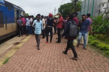 யாழில் தொடருந்து மோதி குடும்பஸ்தர் உயிரிழப்பு