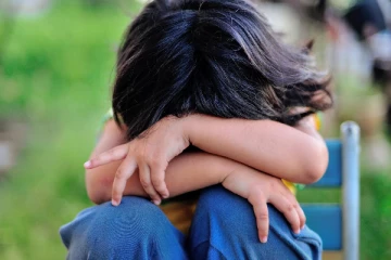 கணவர் சிறையில்; பெண் அதிகாரியின் தகாத உறவால் 12 வயது மகளுக்கு நேர்ந்த கதி!