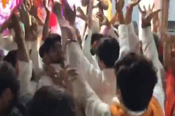 பணக்கார திருமணத்தில் ஆதரவற்றவர்களுக்கு கிடைத்த அங்கீகாரம் - வைரல் காணொளி | Respect For Helpless In Rich Marriage Viral Video