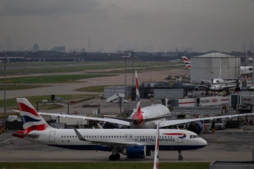 இயல்பு நிலைக்கு திரும்பும் முயற்சியில் ஹீத்ரோ விமான நிலையம்: மன்னிப்பு கோரிய CEO!