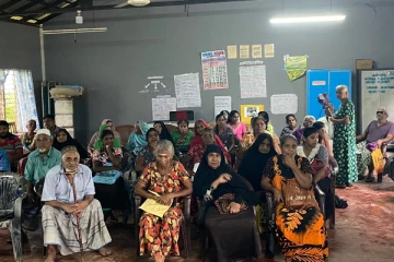 மழைக்கு மத்தியில் மக்களை அலைக்களித்த சமுர்த்தி உத்தியோகத்தர்! மக்கள் குற்றச்சாட்டு (Photo)