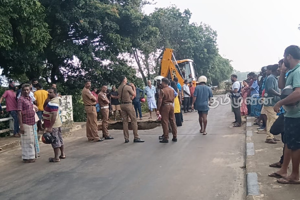 கற்சிலைமடு- பேராறுப்பாலம் தற்காலிகமாக புனரமைப்பு | Temporary Reconstruction Karshilaimadu Bridge