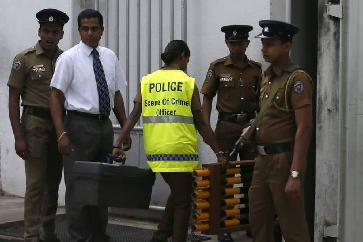 வீட்டின் அறைக்குள் மர்மமான முறையில் உயிரிழந்த மாணவன் | Nurse Student S Body Found In A Room