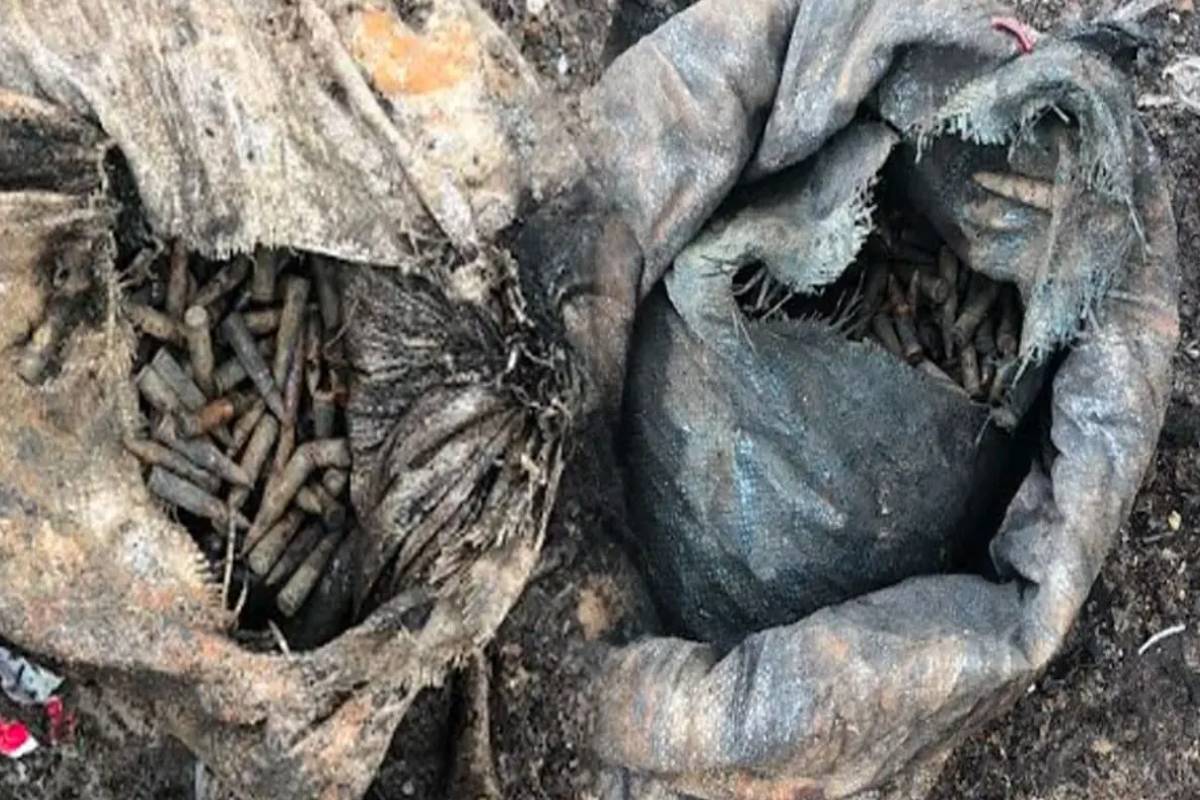 யாழில் பெருந்தொகையான துப்பாக்கி ரவைகள் மீட்பு | Large Quantity Of Ammunition Recovered In Jaffna யாழில் பெருந்தொகையான துப்பாக்கி ரவைகள் மீட்பு | Large Quantity Of Ammunition Recovered In Jaffna