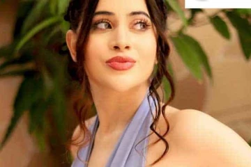 இதெல்லாம் ஒரு ஆடையா? பொது இடத்தில் முகம்சுளிக்க வைத்த இளம் சீரியல் நடிகை..