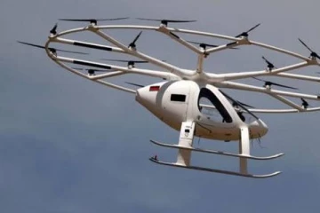 பாரிஸில் வெற்றிகரமாக பறந்த மின்சார பறக்கும் டாக்சி!