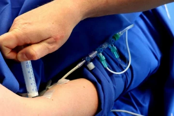 கருணைக்கொலைக்கு உதவிய பெண் செய்த தவறு: கொலைக் குற்றச்சாட்டு பதிவு