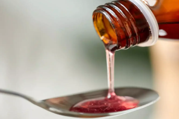 குழந்தைகளுக்கு வழங்கப்பட்ட இருமல் மருந்தில் புழுக்கள் | Worms In Cough Medicine Given To Children