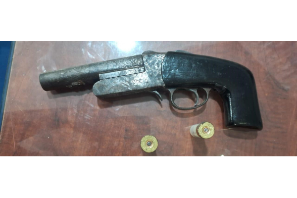 உள்ளூர் துப்பாக்கி மற்றும் தோட்டாக்களுடன் சந்தேகநபர் கைது | Suspect Arrested With Local Gun And Bullets