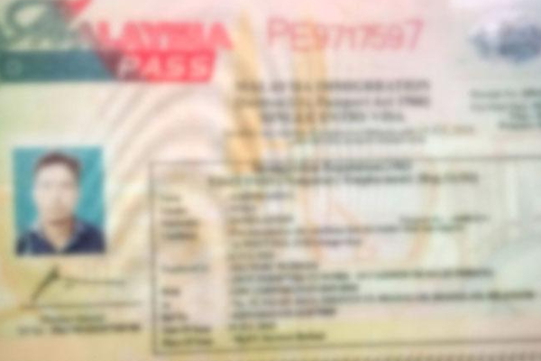 கட்டுநாயக்க விமான நிலையத்தில் மூன்று வெளிநாட்டவர்கள் கைது(படங்கள்) | Three Bangladeshi Nationals Arrested