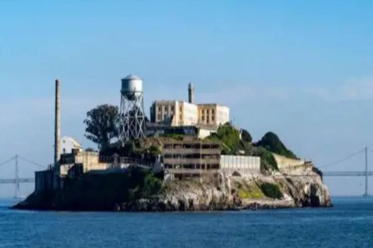 அமெரிக்காவின் அச்சமூட்டும் சிறையை மீண்டும் திறக்க ட்ரம்ப் திட்டம்: அடைக்கப்படும் கொடூரமான குற்றவாளி | Trump Plans To Reopen America S Most Feared Prison அமெரிக்காவின் அச்சமூட்டும் சிறையை மீண்டும் திறக்க ட்ரம்ப் திட்டம்: அடைக்கப்படும் கொடூரமான குற்றவாளி | Trump Plans To Reopen America S Most Feared Prison