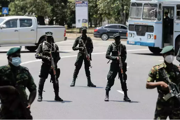 வெல்லம்பிட்டியவில் சுற்றிவளைப்பு : 4 பெண்கள் உட்பட 40 பேர் கைது | Roundup In Wellampittia 40 People Arrested