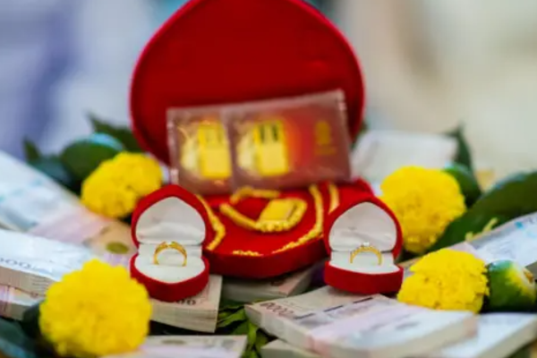 வரதட்சணை கொடுமை ; மருமகளின் காதை கடித்து குதறிய மாமியார் | Dowry Mother In Law Bites Daughter In Law S Ear