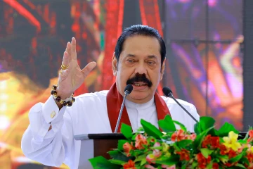 கடன்களை வாங்கி குவித்ததை தவிர மைத்திரி - ரணில் அரசு வேறு ஒன்றையும் செய்யவில்லை! மகிந்த சாடல் (Photos)