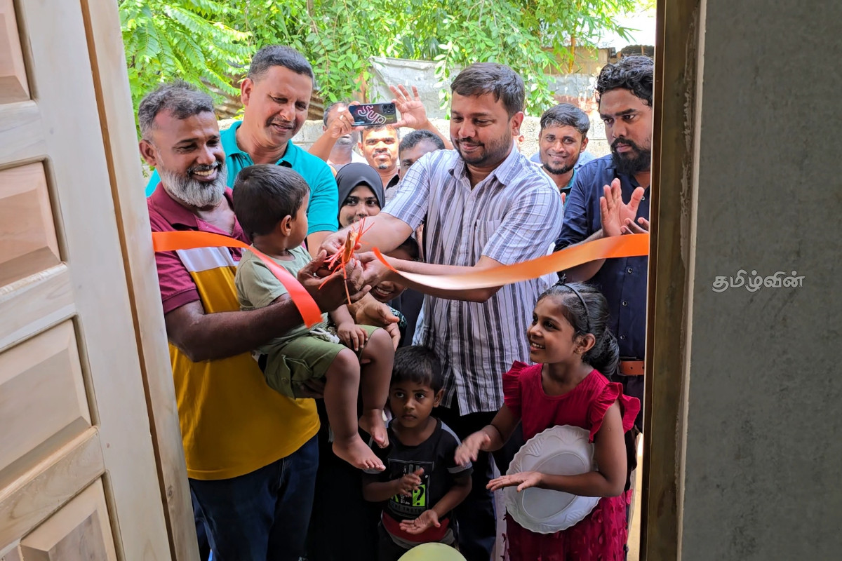 திருகோணமலையில் நூற்றுக்கணக்கான வீடுகள் கைவிடப்பட்ட நிலையில்! அரச நிதி துஷ்பிரயோகம் குறித்து விசாரணை - பிரதி அமைச்சர் | Inquiry Begins Deputy Minister திருகோணமலையில் நூற்றுக்கணக்கான வீடுகள் கைவிடப்பட்ட நிலையில்! அரச நிதி துஷ்பிரயோகம் குறித்து விசாரணை - பிரதி அமைச்சர் | Inquiry Begins Deputy Minister