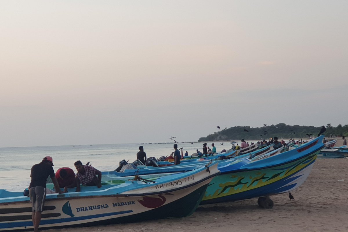 வளைகுடா பகுதிகளில் போர் பதற்றம் : இலங்கை கடற்றொழிலாளர்களுக்கு எச்சரிக்கை | Iran Israel Usa War Warning To Sl Fishermen