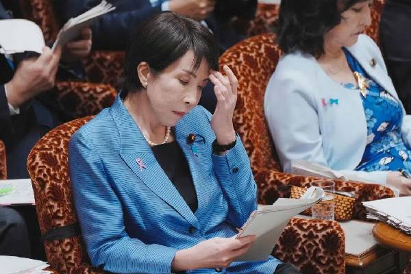 நான்கு மணி நேரம் மட்டுமே தூக்கம்... பெண் பிரதமரின் கருத்தால் வெடித்த சர்ச்சை | Takaichi Says She Sleeps Only