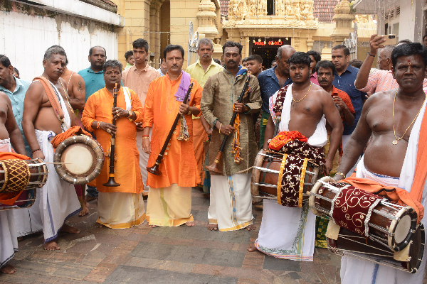 ஜிந்துப்பிட்டி ஸ்ரீ சிவசுப்பிரமணிய சுவாமி ஆடி முருகவேல் விழா; வீதியுலா வந்த பாற்குட, காவடி பவனி | Jindupitti Sri Sivasubramania Swami Aadi Murugavel