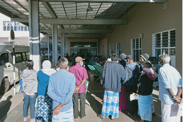 ஆபத்தாக மாறும் இலங்கை! வைத்தியசாலைகளில் நிரம்பி வழியும் நோயாளர்கள் - ஐபிசி தமிழ்