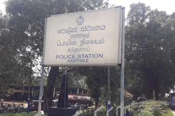 பணத்திற்கு சூது விளையாடிய இடமொன்று முற்றுகை : இரு வாகனங்களை கைப்பற்றிய பொலிஸார்