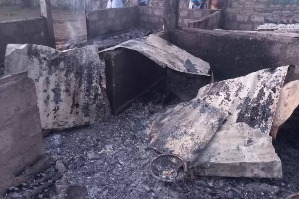 யாழில் தீயில் முற்றிலும் எரிந்து சாம்பலாகிய வீடு! | House Completely Burnt Ashes In Fire Jaffna