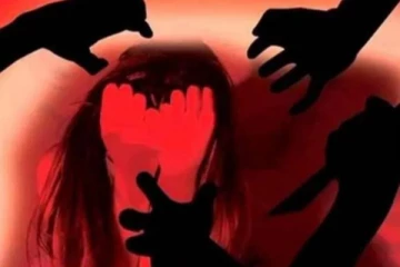 நண்பனின் காதலியை பாலியல் பலாத்காரம் செய்த 4 பேர் - வீடியோ வெளியீடு!! அதிர்ச்சி சம்பவம்!!