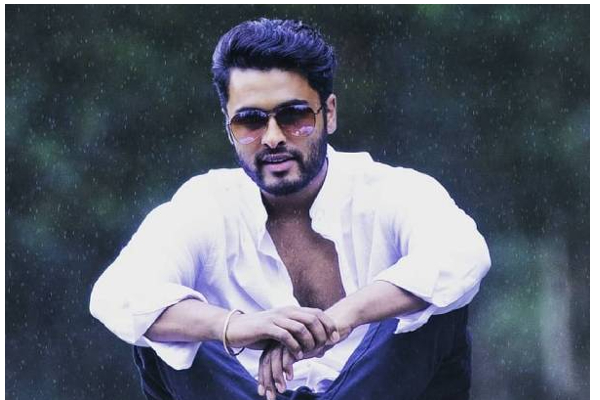 ‘அரபிக் குத்து’ பாட்டுக்கு பிக்பாஸ் அமீரின் வெறித்தனமான டான்ஸ் - வைரலாகும் வீடியோ - தமிழ்நாடு