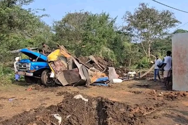 ஓமந்தையில் பாரிய விபத்து : 3 மணிநேரம் தடைப்பட்ட போக்குவரத்து | Major Accident In Omanthai Traffic Disrupted